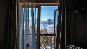 Een minibar, een kluis op de kamer, gratis wifi