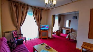 Minibar, in-room safe, free WiFi