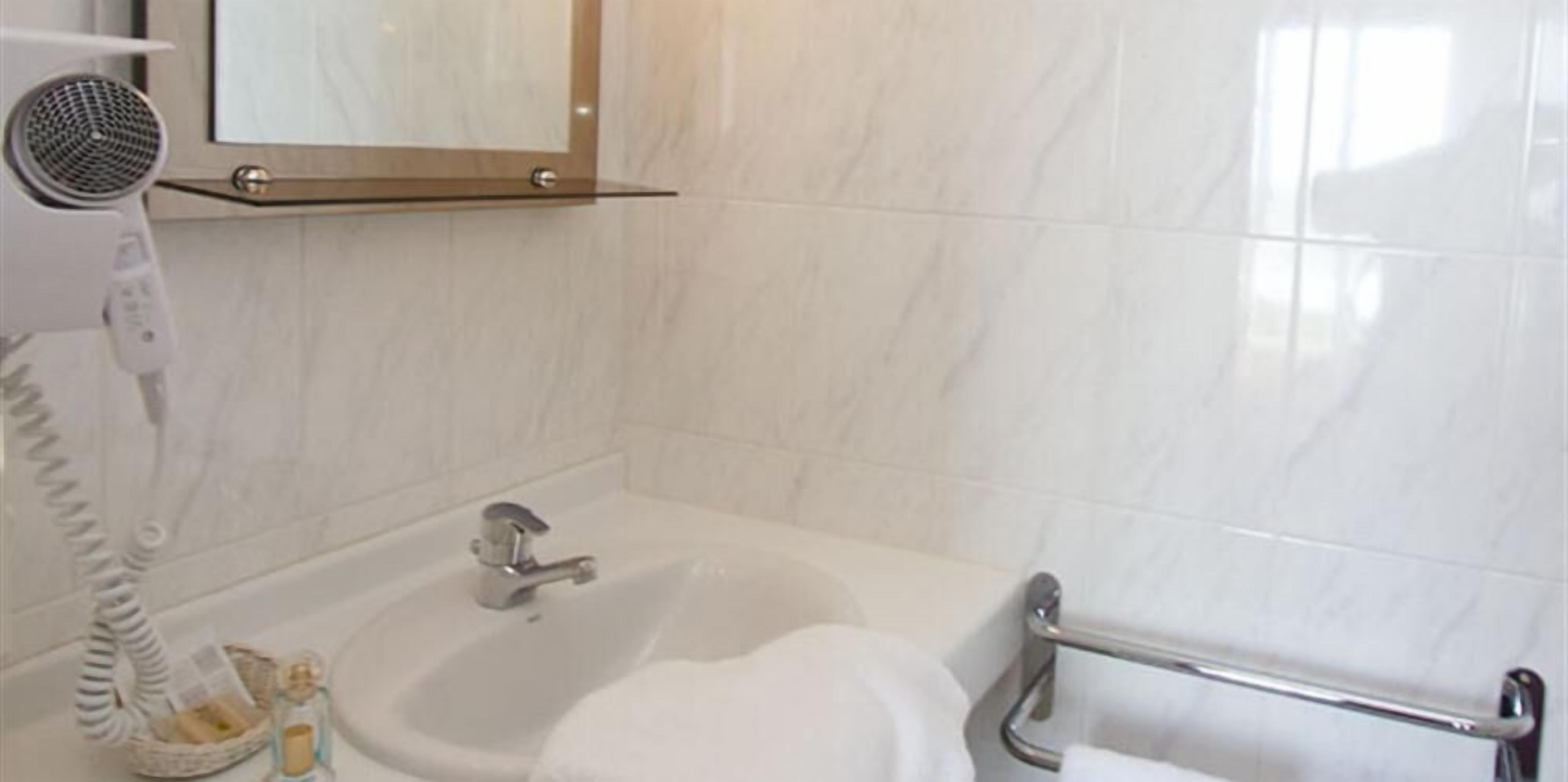 Bathroom sink
