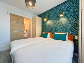 Desk, rollaway beds, free WiFi - Logis Hotel L'albatros (Damgan)