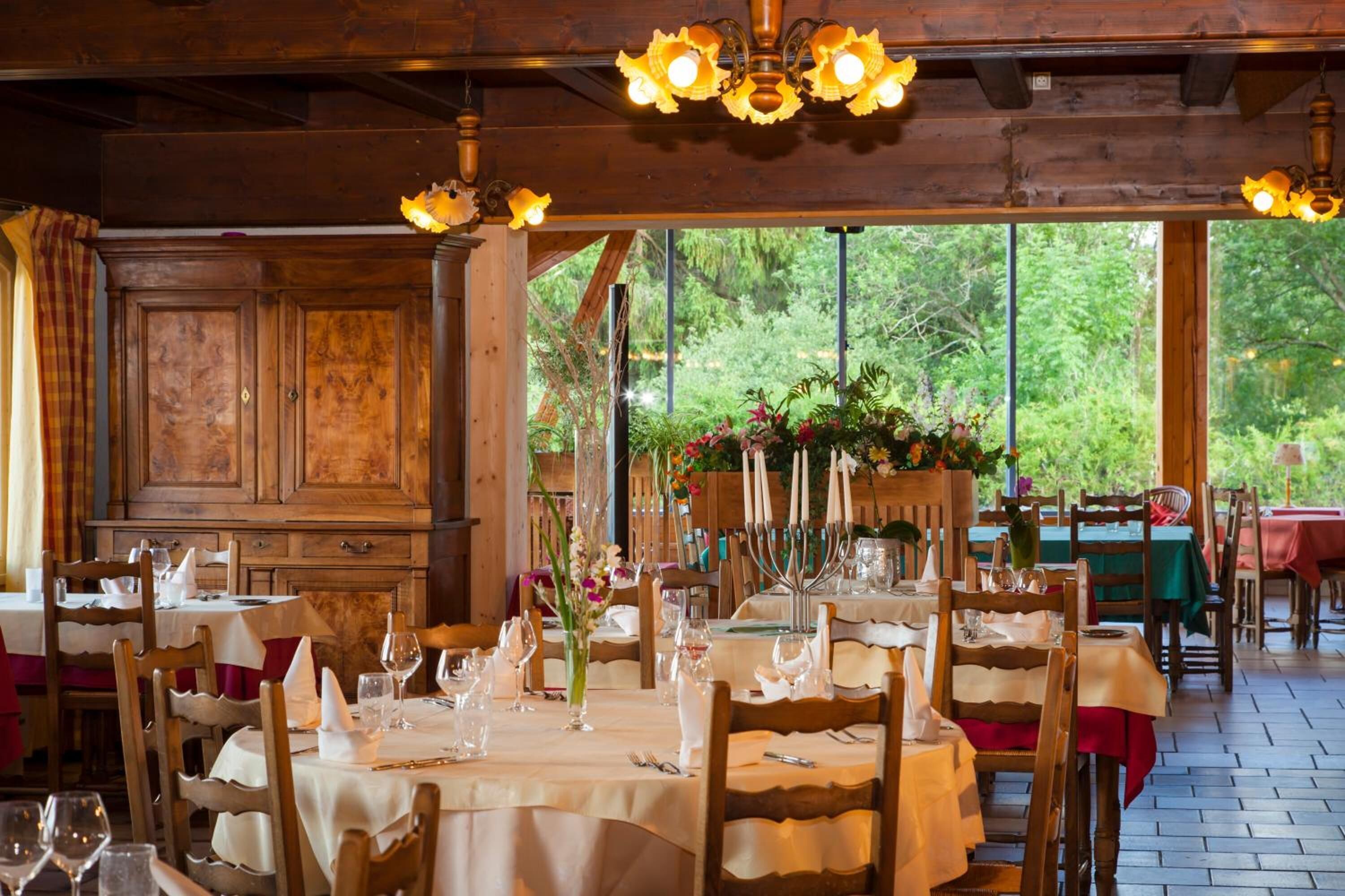 lunch and dinner served, regional cuisine