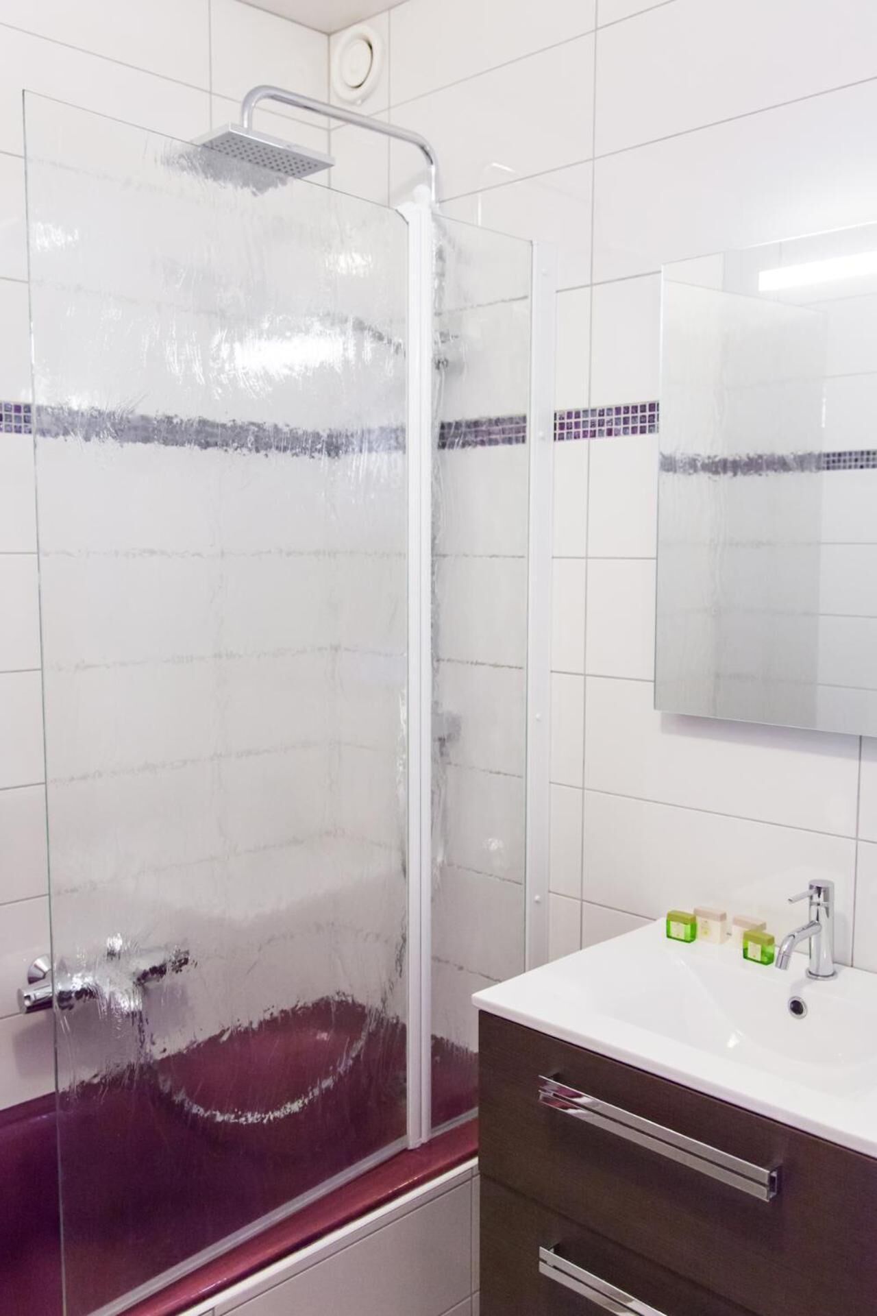 free toiletries, hair dryer