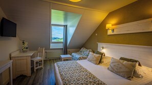 Comfort tweepersoonskamer | Een kluis op de kamer, een bureau, gratis wifi, beddengoed