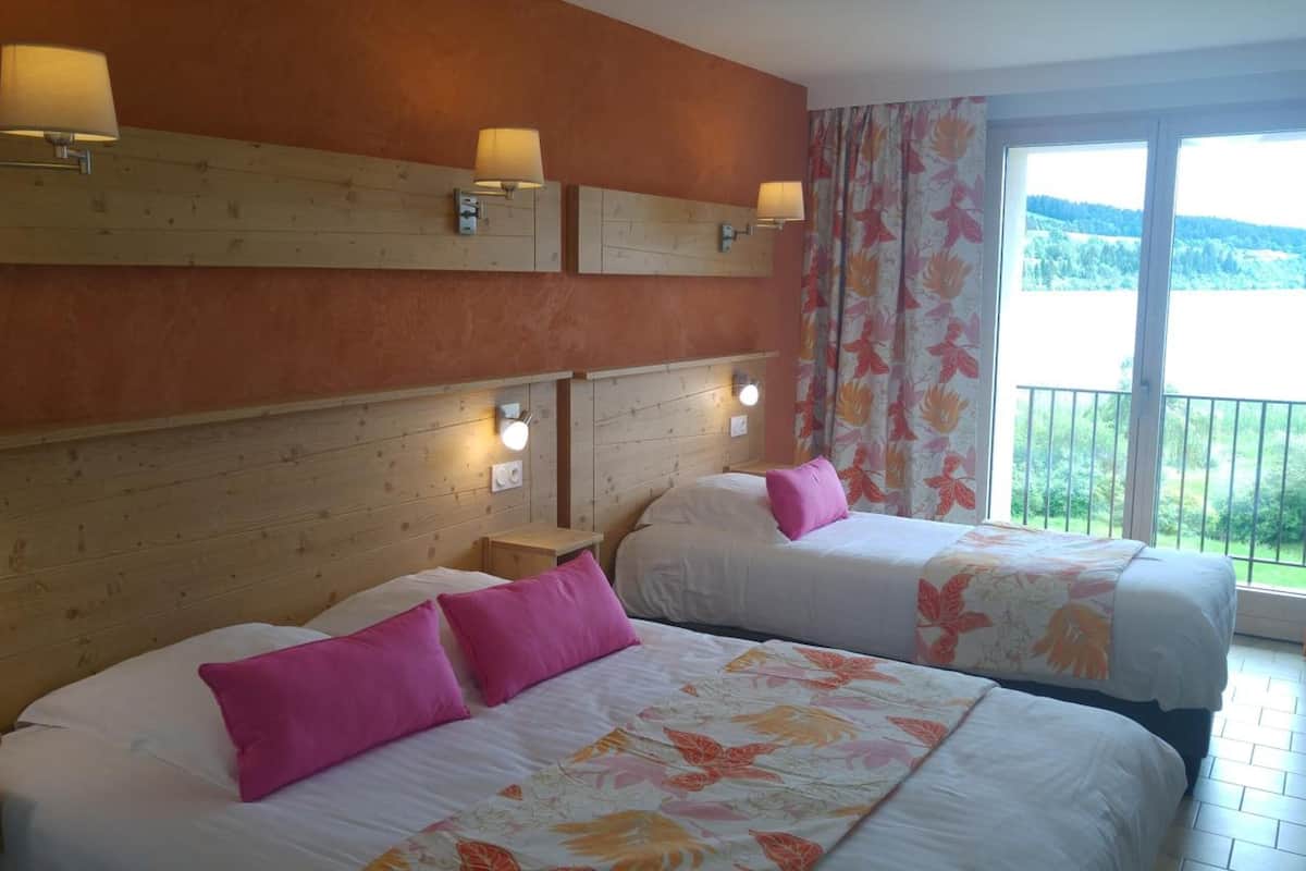 in-room safe, desk, free wifi