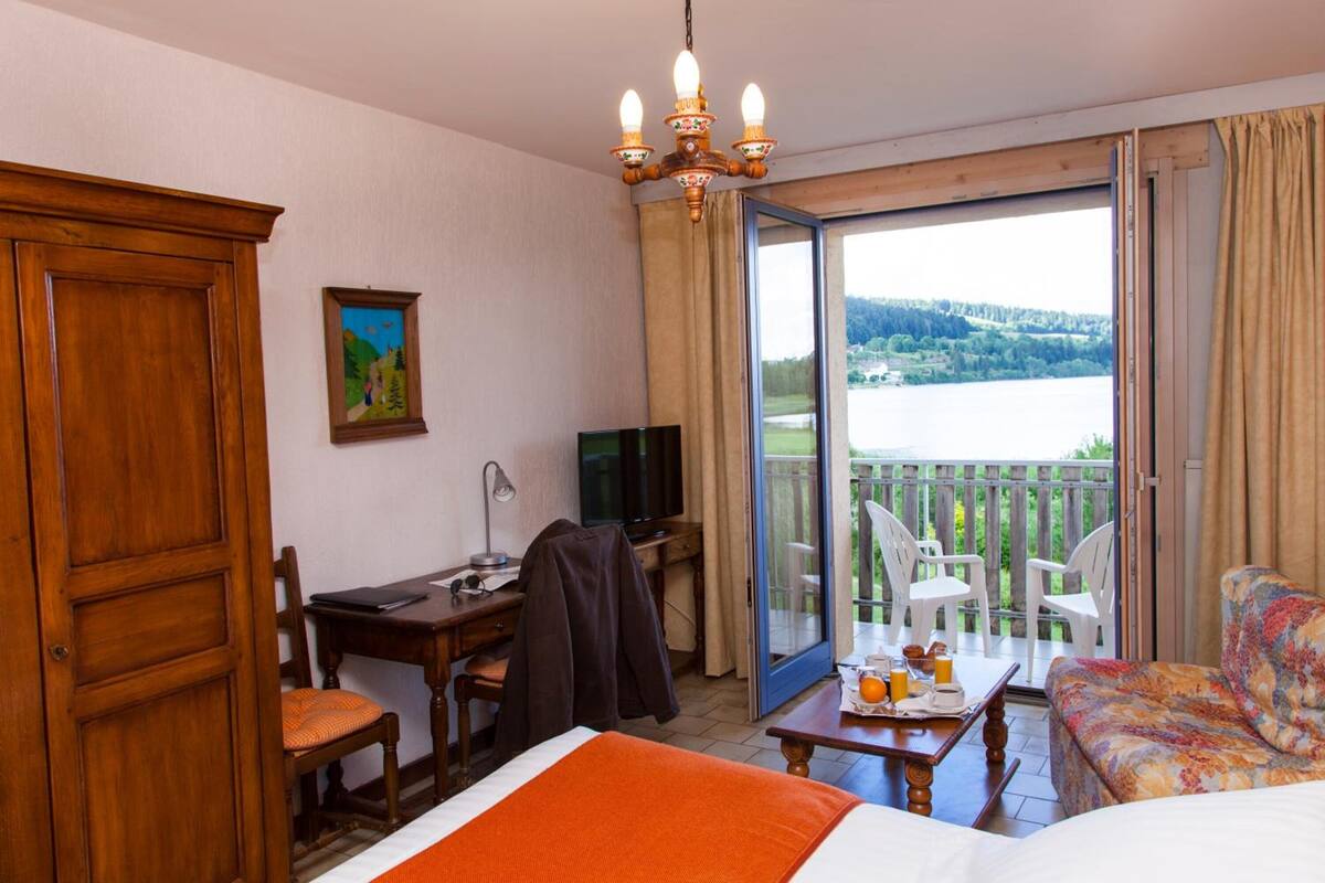 in-room safe, desk, free wifi