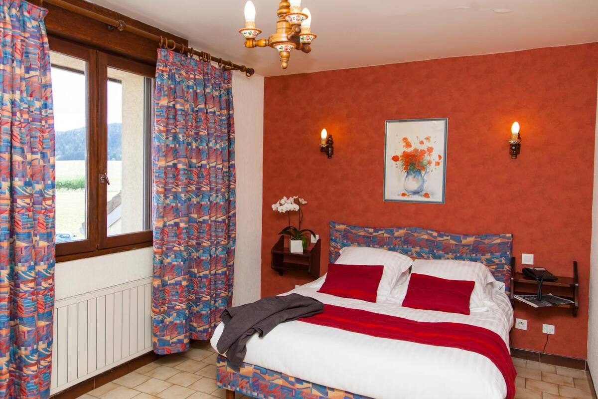 in-room safe, desk, free wifi