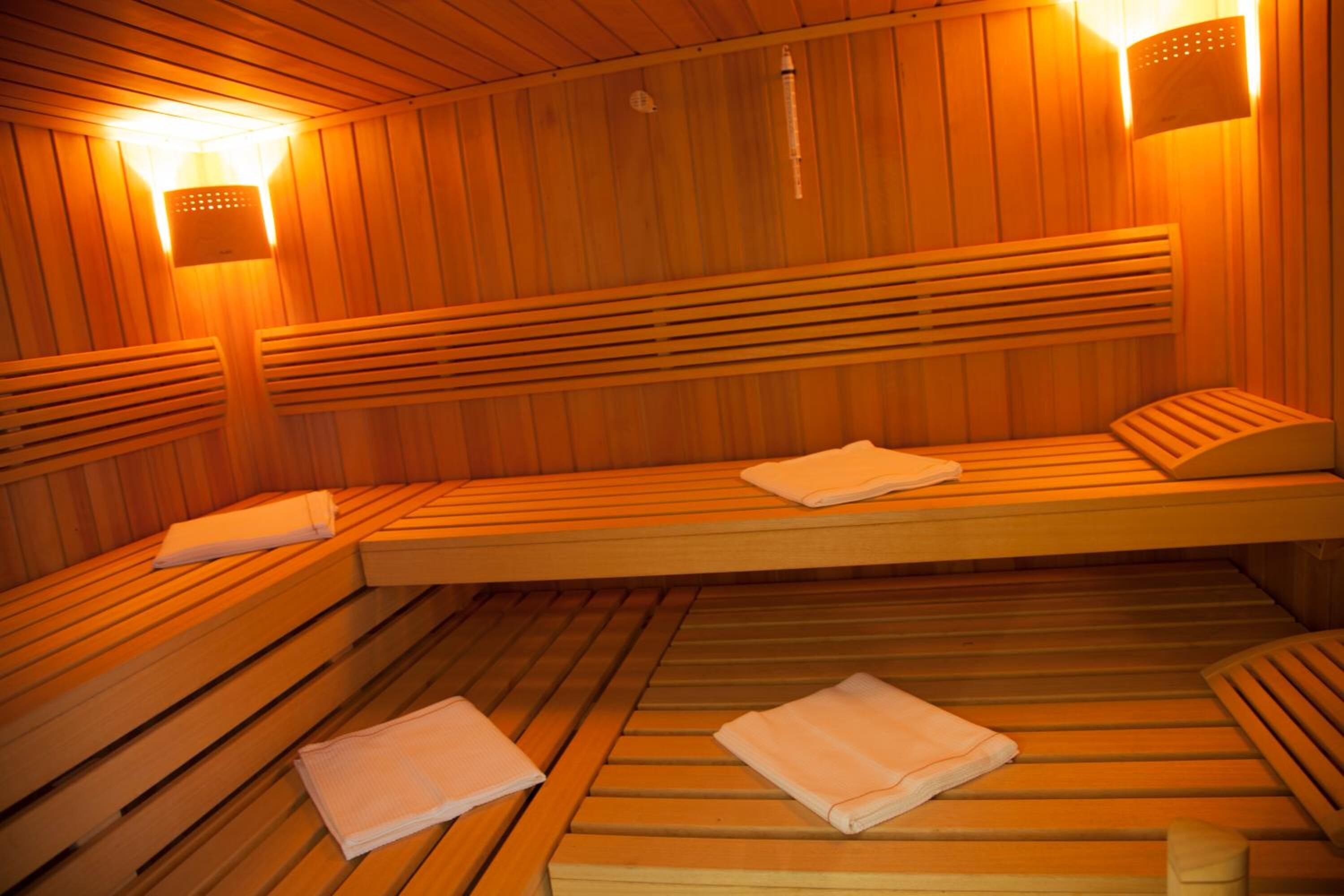 sauna, turkish bath/hammam