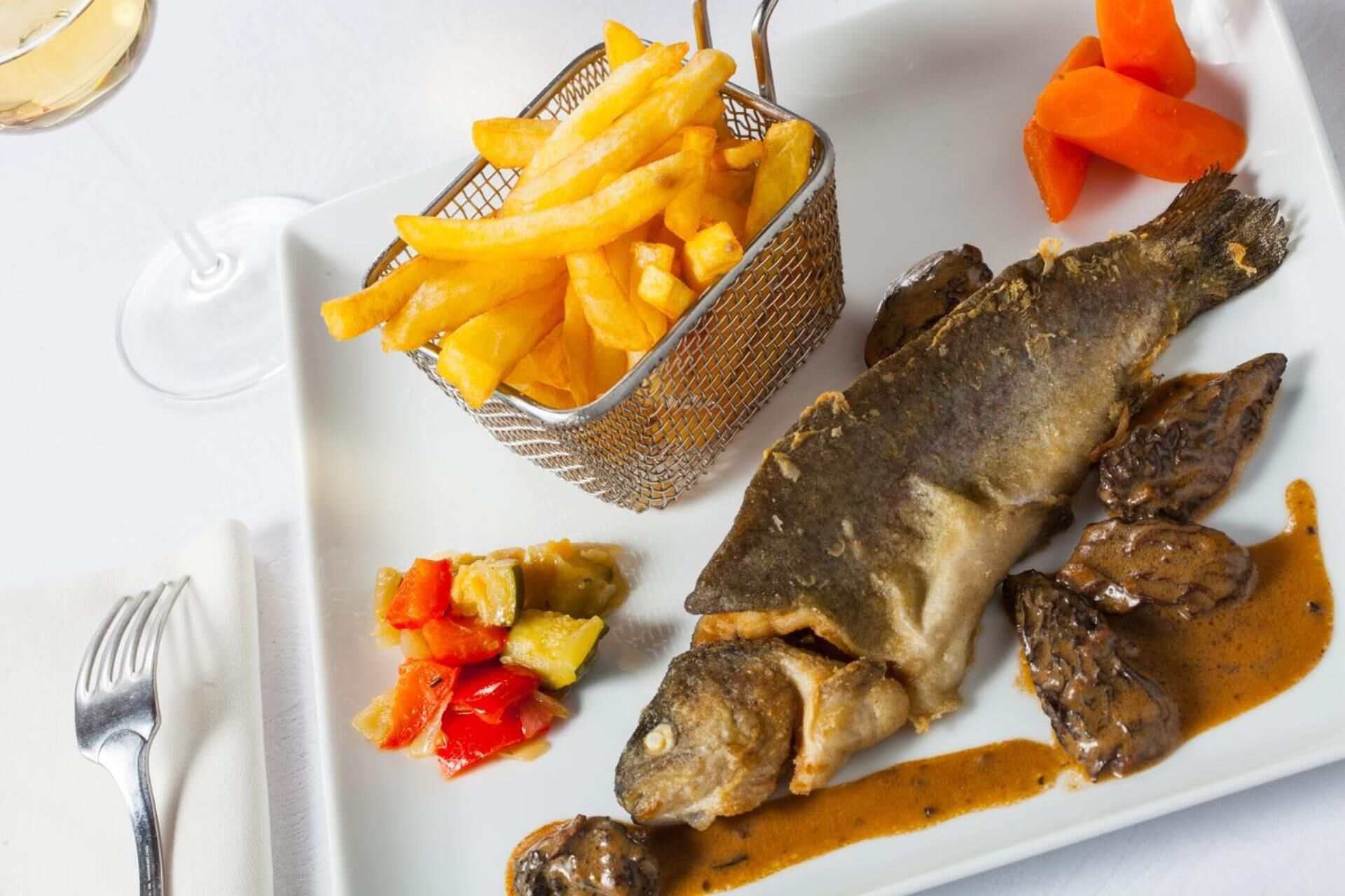 lunch and dinner served, regional cuisine