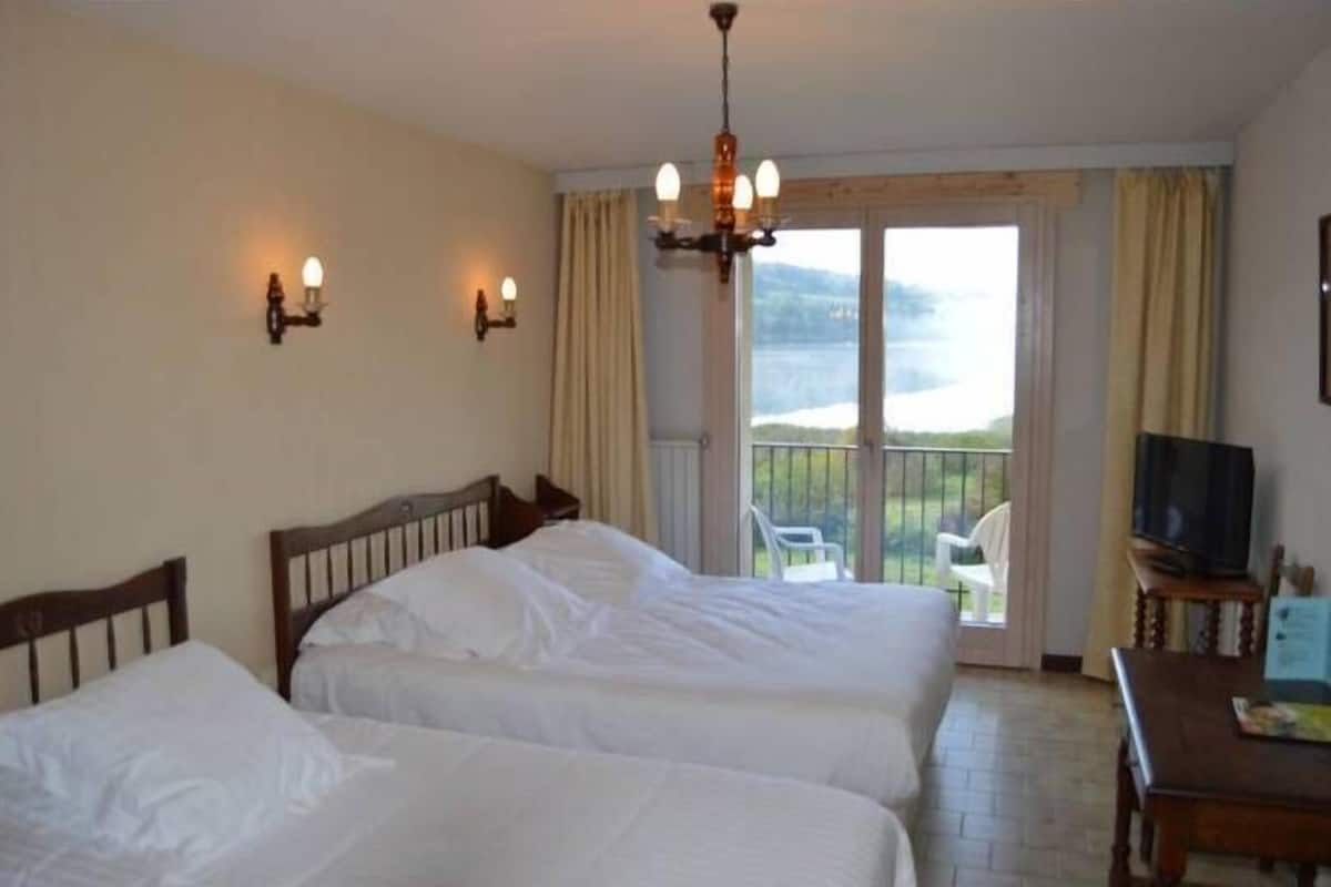 comfort triple room, lake view | in-room safe, desk, free wifi