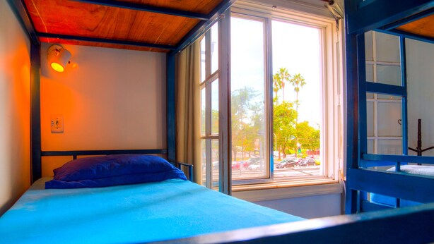 Slaapzaal, alleen voor vrouwen, gedeelde badkamer (9 beds)