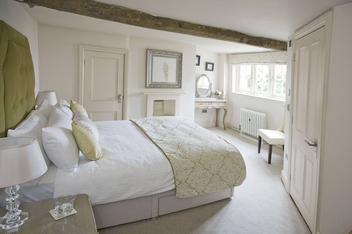 standard double room, ensuite | food and drink