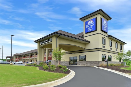 Front of property. Americas Best Value Inn Tupelo
