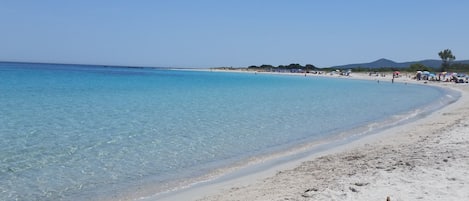 Beach nearby, white sand, 2 beach bars