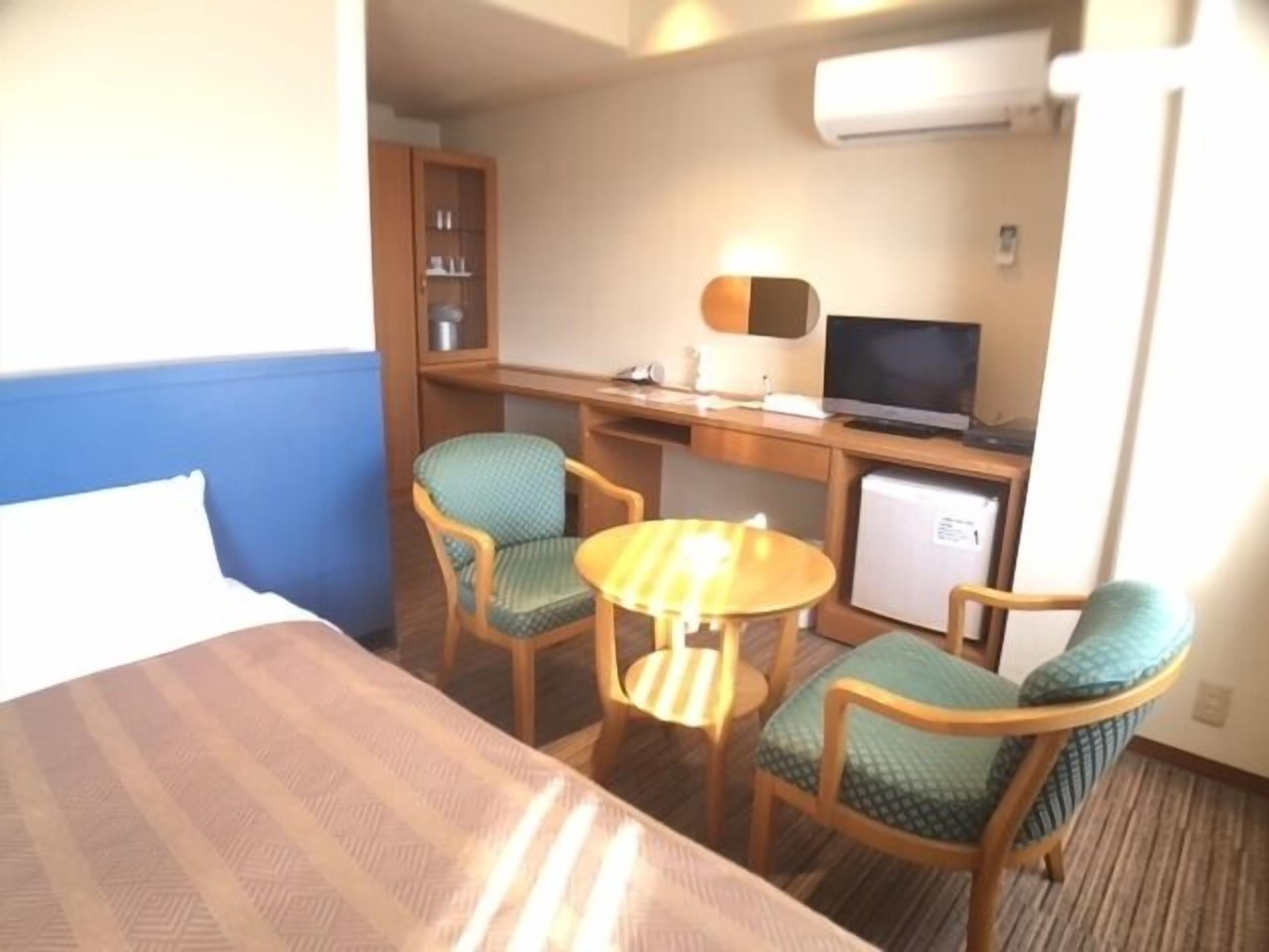 standard twin room, non smoking | desk, soundproofing, free wifi, bed sheets