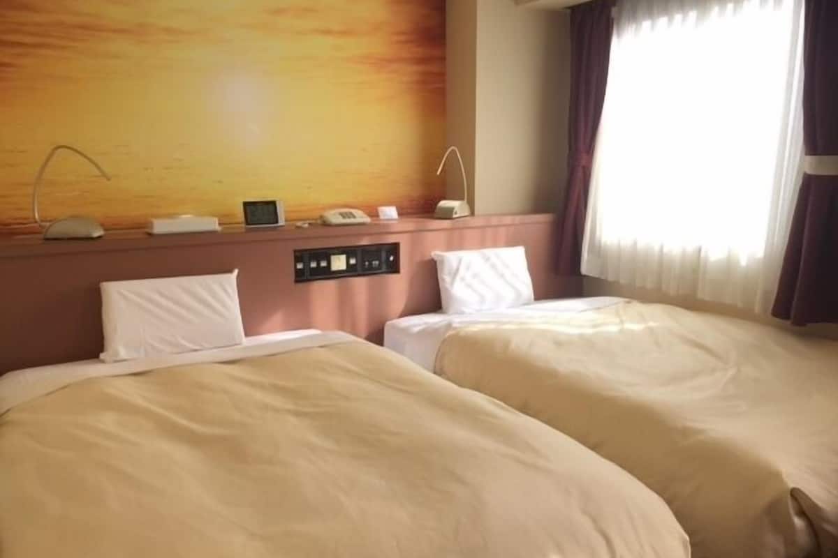 desk, soundproofing, free wifi, bed sheets