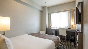 Chambre Double, 1 lit double, non-fumeurs | Coffres-forts dans les chambres, bureau, rideaux occultants