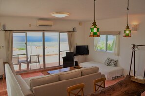 Living area - Terrace House Yamabare (Ishigaki)