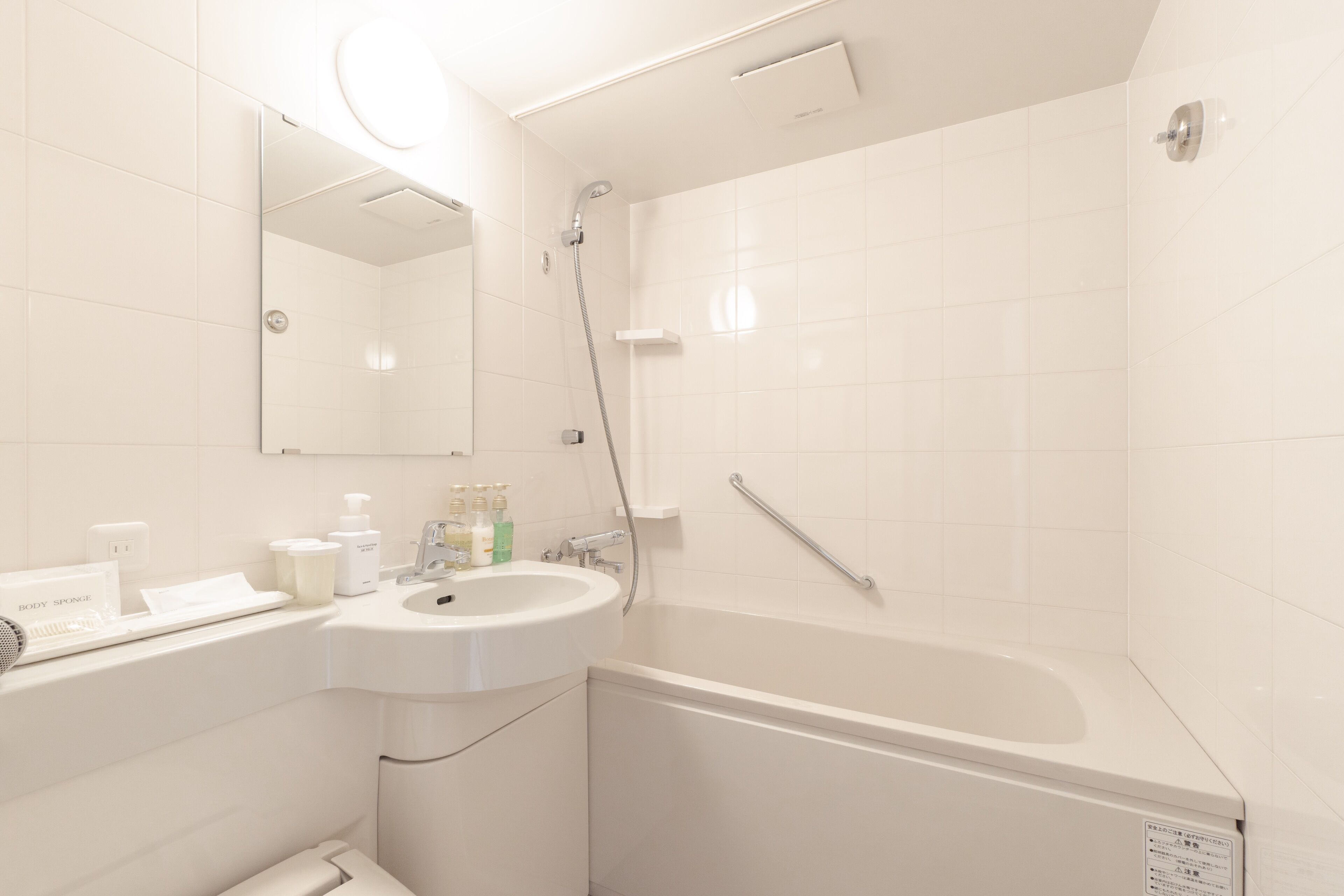 combined shower/bathtub, free toiletries, hair dryer, slippers