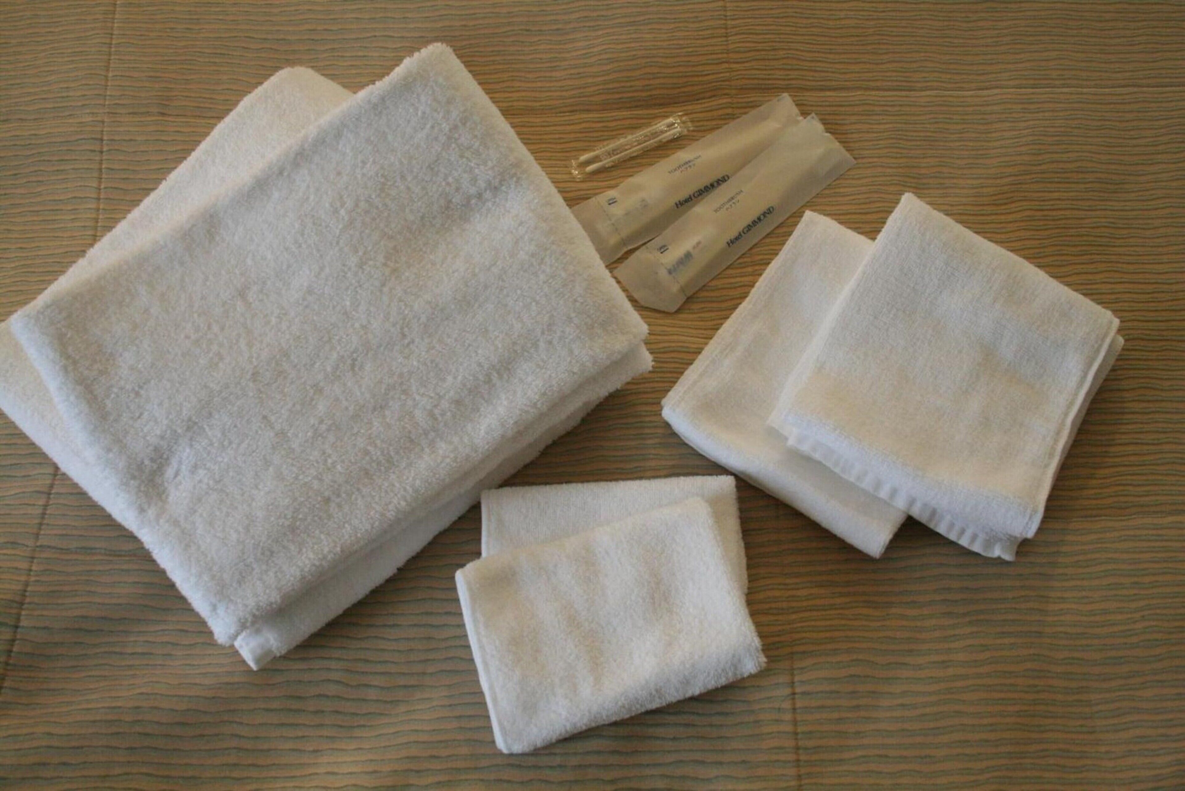 combined shower/bathtub, free toiletries, hair dryer, slippers