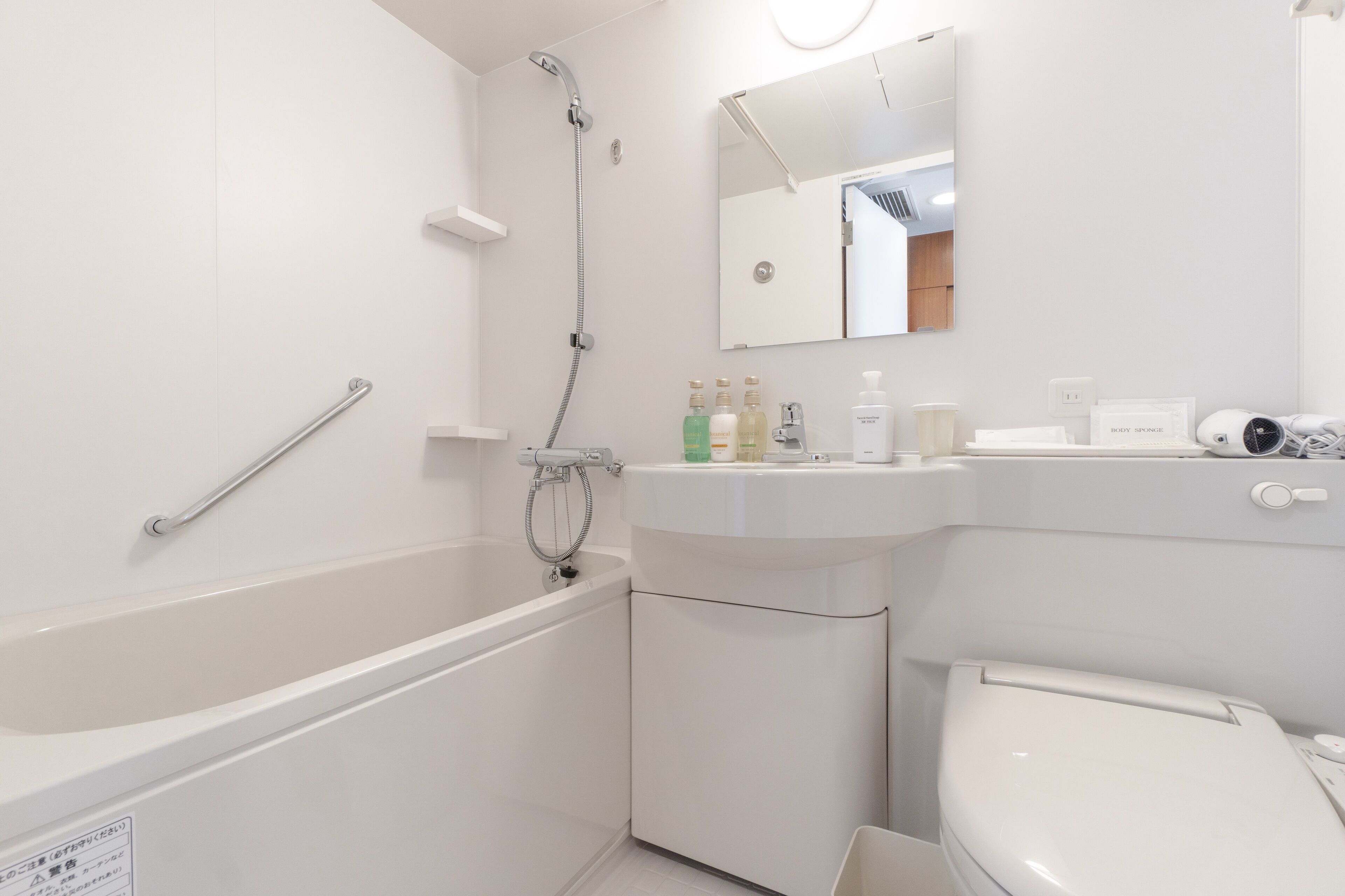 combined shower/bathtub, free toiletries, hair dryer, slippers