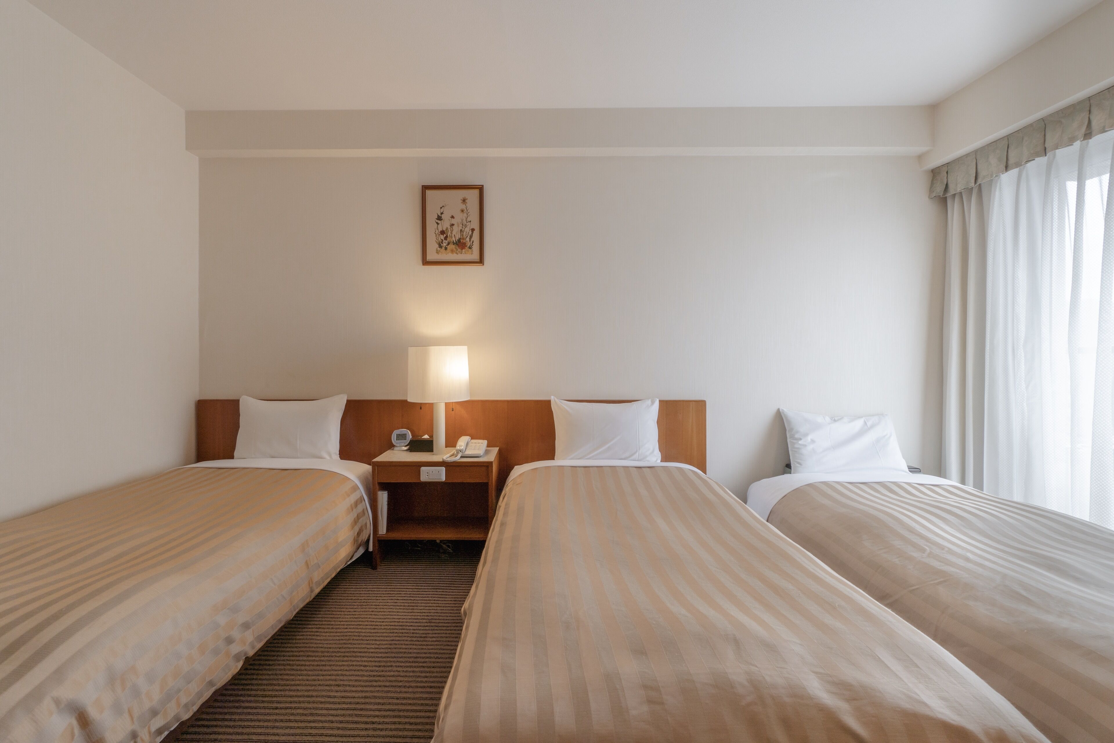 twin room with extra bed, non smoking | desk, free wifi, bed sheets