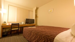 Escritorio, wifi gratis, ropa de cama