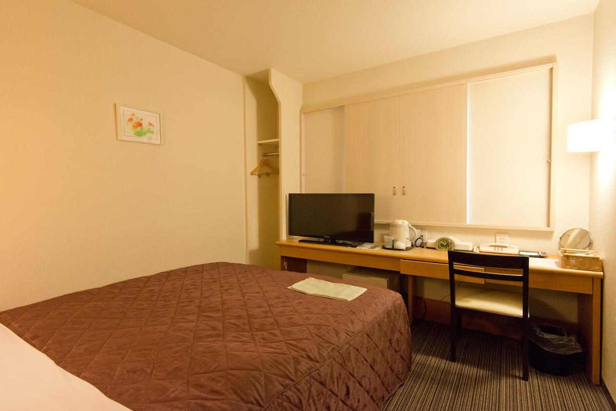 Escrivaninha, Wi-Fi de cortesia, roupa de cama