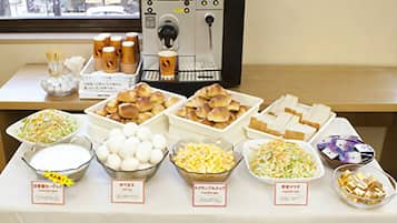 Daily buffet breakfast (JPY 900 per person)