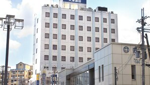 A multi-story building with a sign indicating it is a hotel. - Smile Hotel Otsu Seta (Otsu)