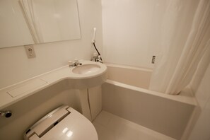 Ducha y bañera combinadas y artículos de higiene personal gratuitos