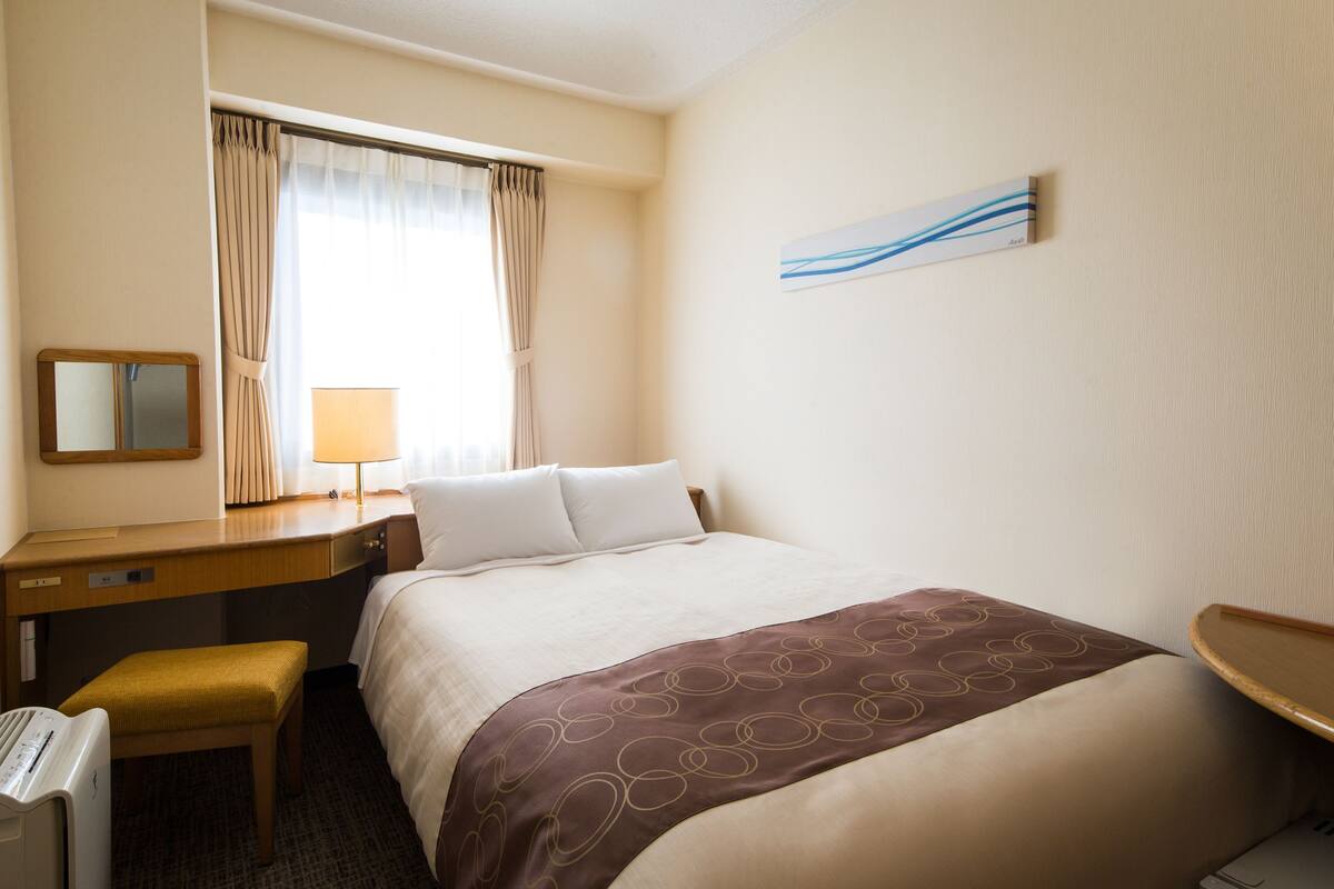 Desk, iron/ironing board, free WiFi