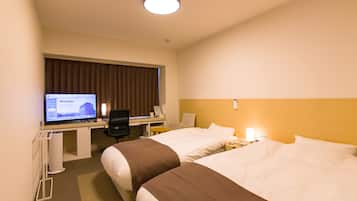 Habitación doble, para no fumadores (with Extra Bed) | Edredón, escritorio y espacio para trabajar con laptop