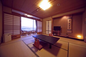 Japanese Style Room With Ocean View | In-room safe - Bokai Hotel (Beppu)
