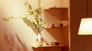 A room with a wooden shelf holding a vase with green plants, a bowl, and a small decorative item. - Shonandai Dai-Ichi Hotel Fujisawa Yokohama (Fujisawa)