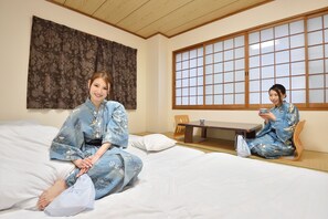 传统客房, 吸烟房 (Japanese Style, 10 Tatami-mats) | 笔记本电脑工作区、遮光窗帘、免费 WiFi、床单