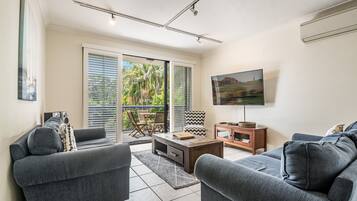 LĂ€genhet - 2 sovrum | Vardagsrum | LCD-tv och dvd-spelare