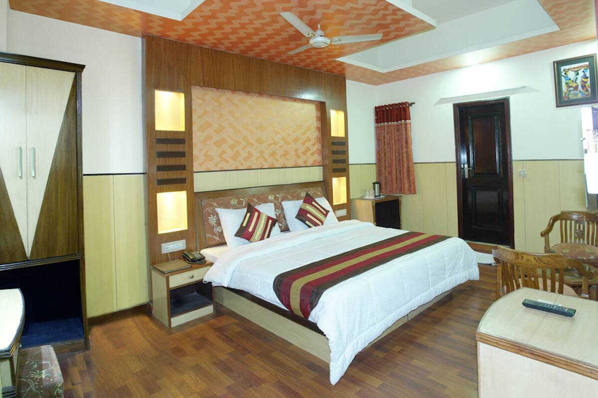 1 bedroom, in-room safe, desk, iron/ironing board