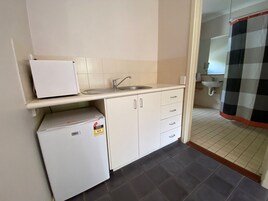 客房, 无障碍 (Motel Easy Access) | 私人厨房 | 迷你冰箱、微波炉、茶具/咖啡用具、电热水壶