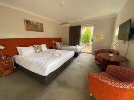 Habitación, accesible para personas con discapacidad (Motel Easy Access) | Escritorio, wifi gratis, ropa de cama