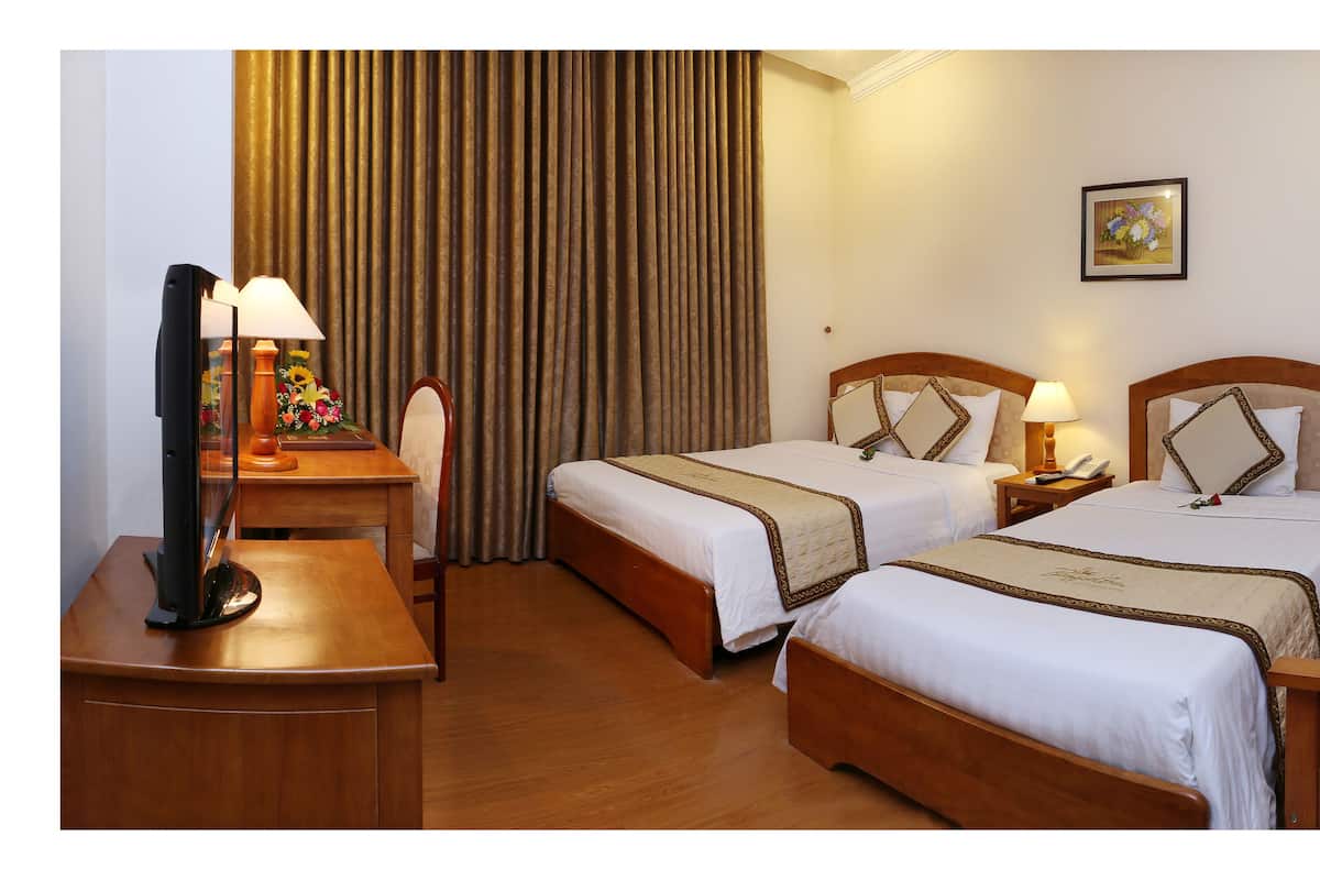 Standard Room | Minibar, in-room safe, desk, soundproofing