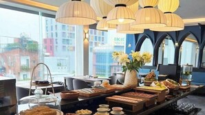 Breakfast, lunch and dinner served - M Village Hotel Da Nang Centre, a Brand of Modern Village Lifestyle (Da Nang)