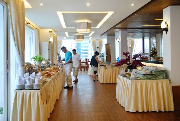 Breakfast buffet - M Village Hotel Da Nang Centre (Da Nang)