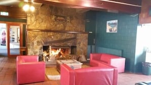 Fireplace - Snowbird Inn (Hotham Heights)