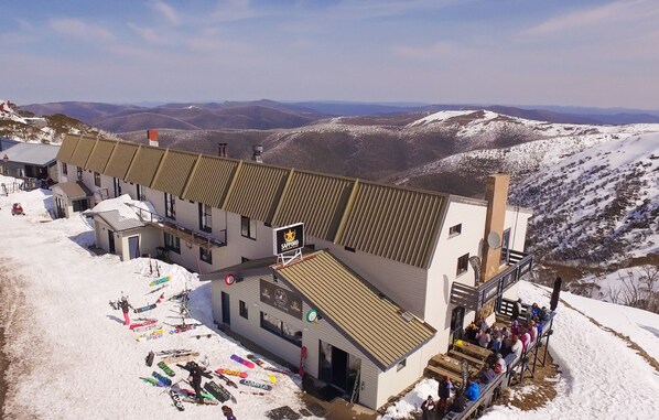 숙박 시설 입구