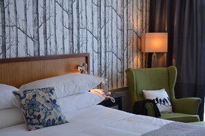 Kamar Deluks, 1 Tempat Tidur King, Bebas Asap Rokok | Minibar, brankas, dan didekorasi berbeda-beda