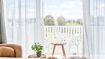 Phòng dành cho gia đình, quang cảnh biển | Bộ đồ giường cao cấp, nệm có lớp đệm bông, trang trí khác biệt