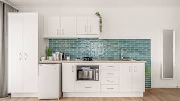 Family Room, Ocean View | Private kitchen