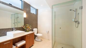 Towels, soap, shampoo, toilet paper