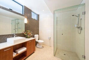 Towels, soap, shampoo, toilet paper - Renmark Resort (Old Calperum)