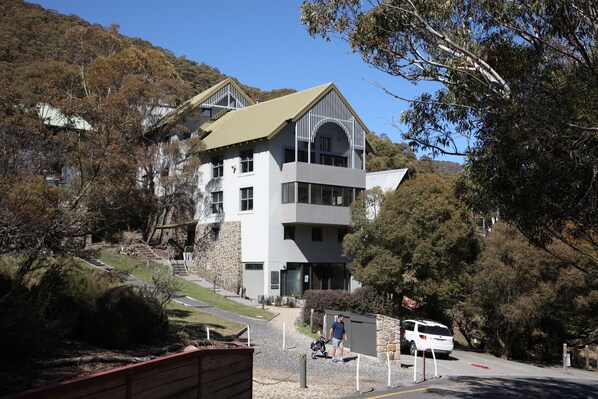 Front of property - Boali Lodge Thredbo (Thredbo)
